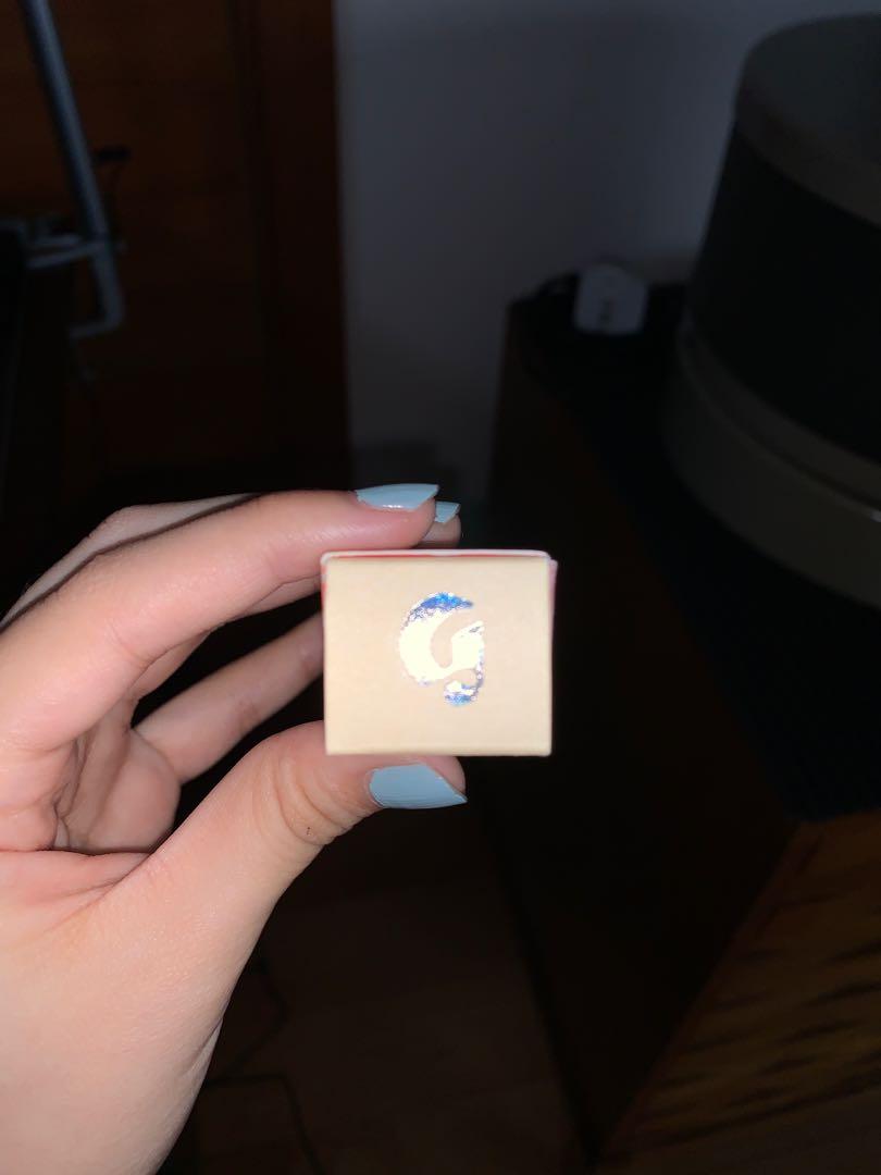 GLOSSIER BALM DOT COM (Category: Makeup) located in Quezon City. Submitted by xlgkx (Listing ID 1029500728, Image 3). Description: Brand new and never opened .