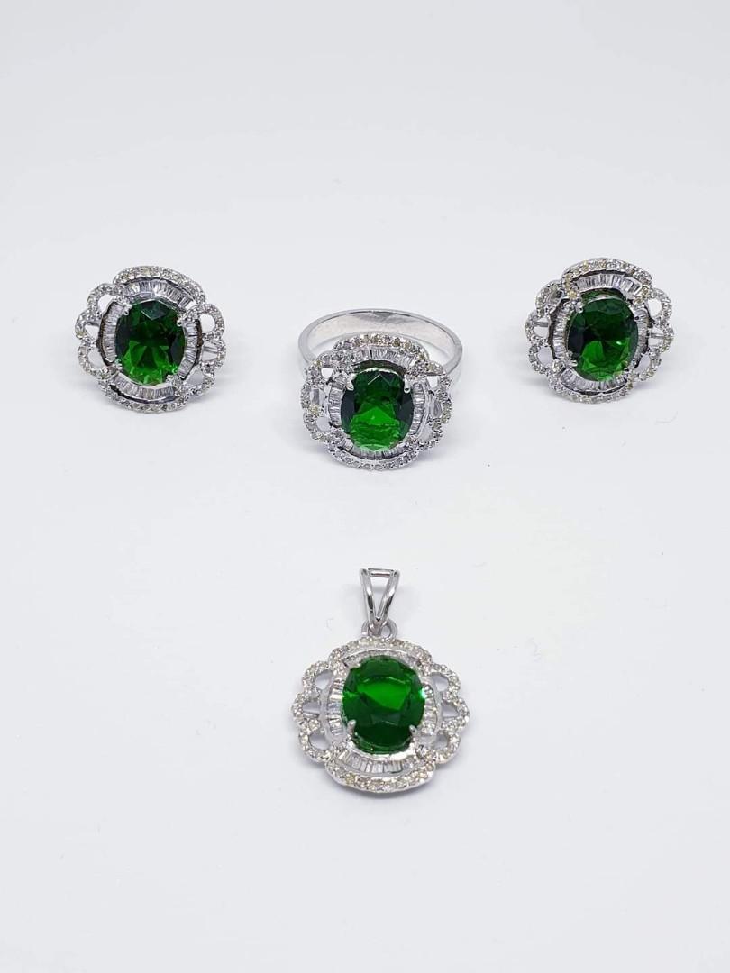 Green Emerald Set (Category: Luxury Accessories) located in Quezon City. Submitted by kring09 (Listing ID 1029569301, Image 3). Description: 11grms, 2.3c dia, 14c green emerald Local settings.