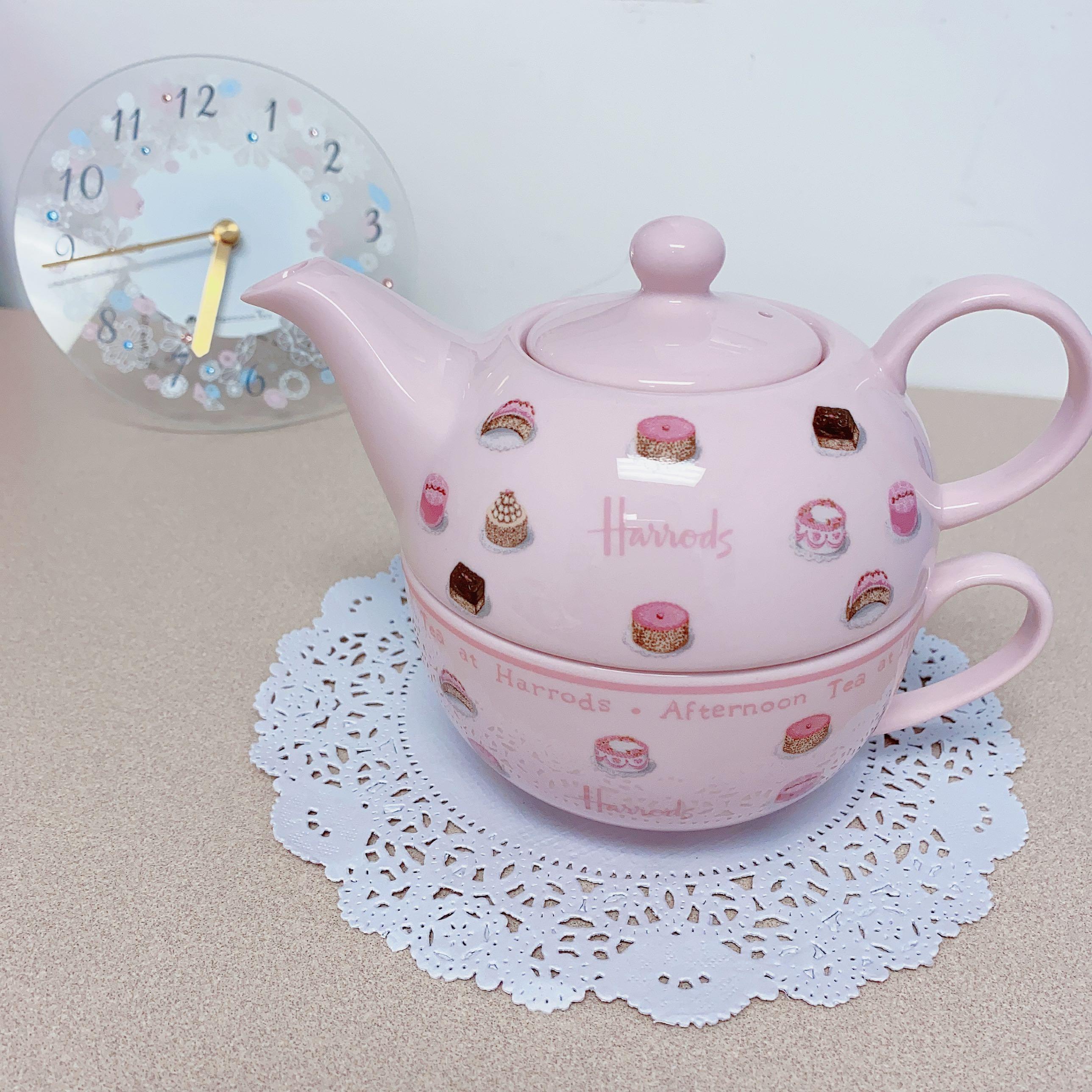 Harrods teapot and cup afternoon high tea, 廚房用具 Carousell
