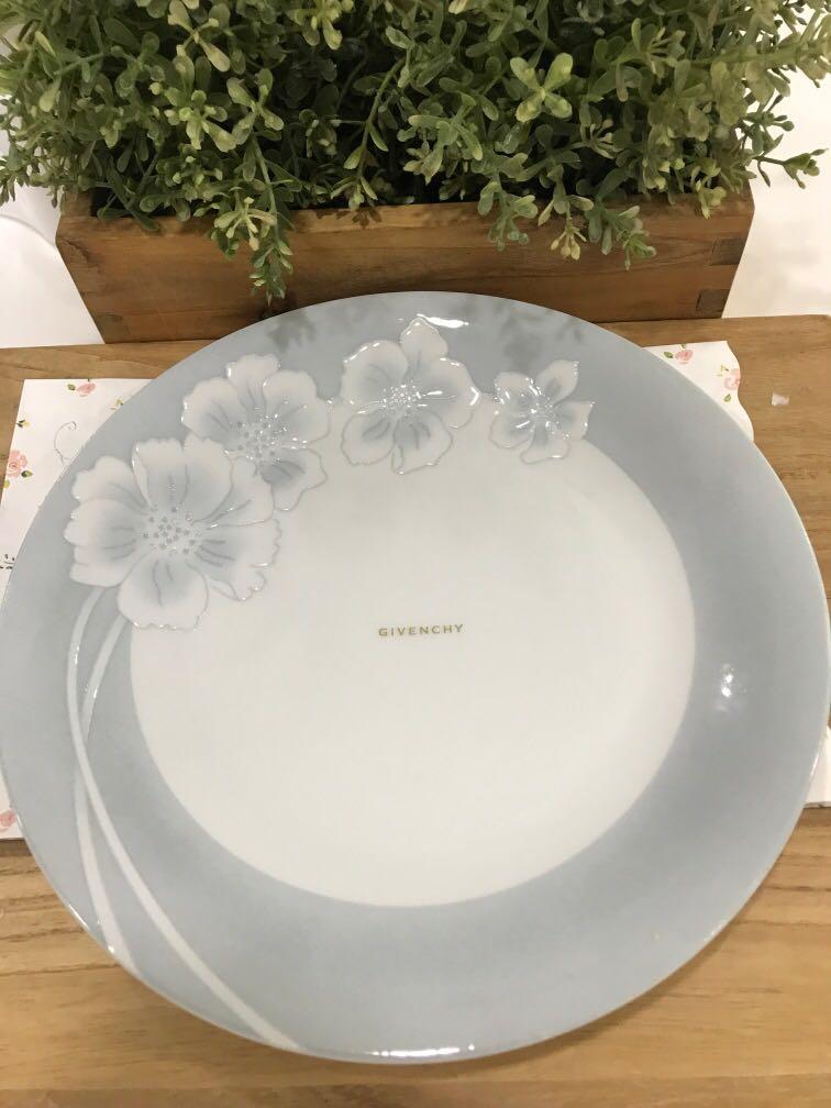 Japan yamaka Givenchy plate , Furniture & Home Living, Kitchenware &  Tableware, Dinnerware & Cutlery on Carousell