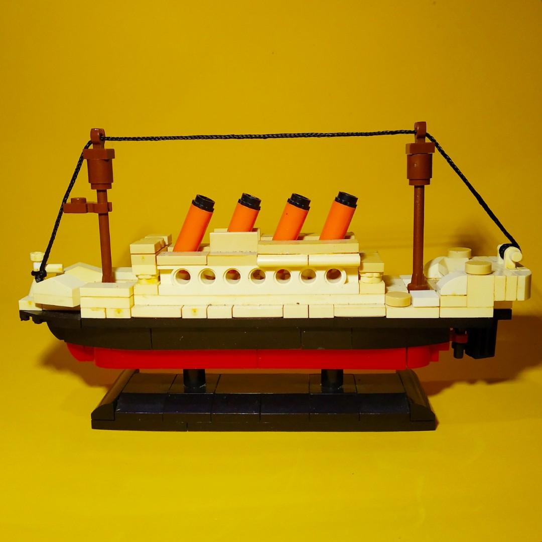 micro lego titanic