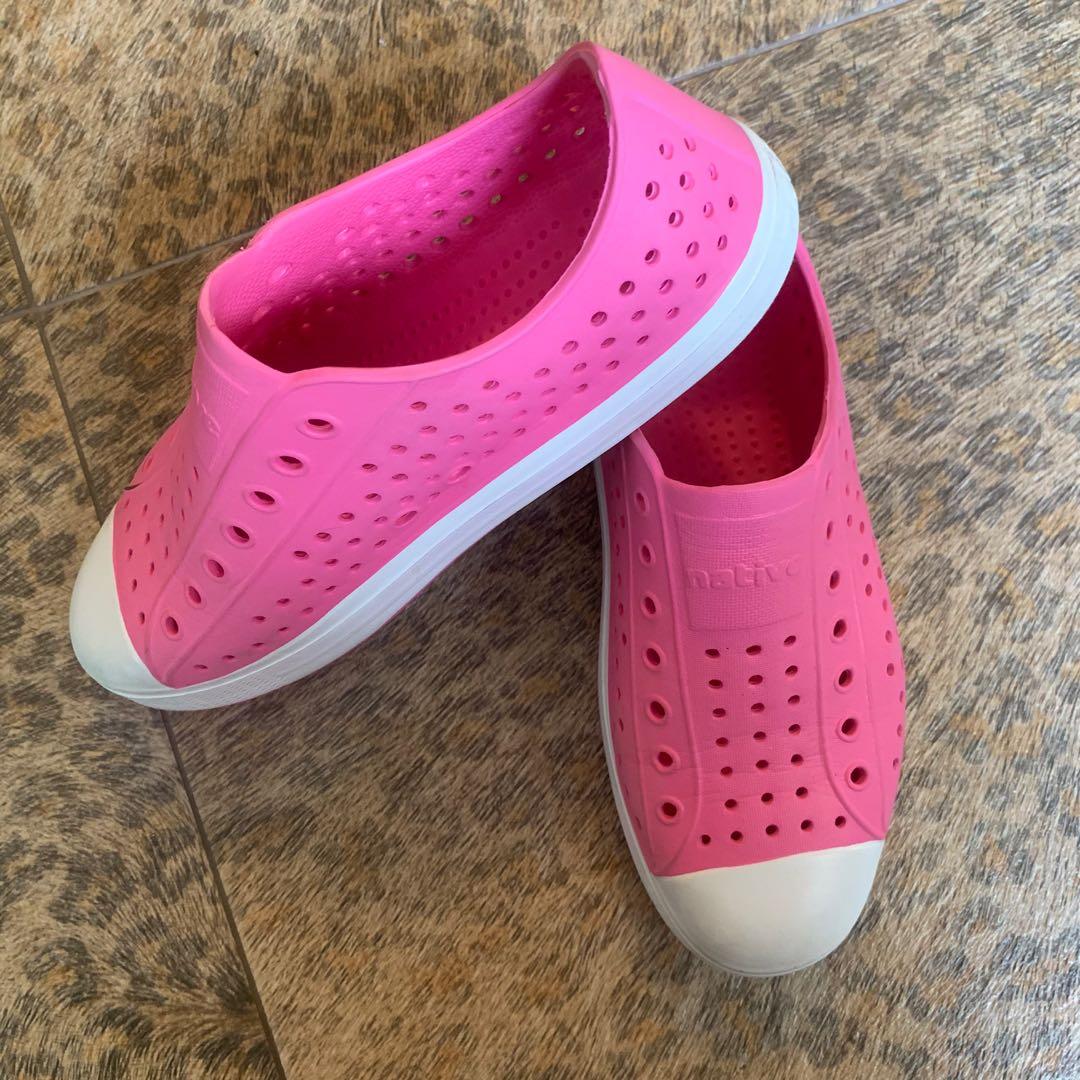 Native Crocs style girl's shoes 8-9yrs 