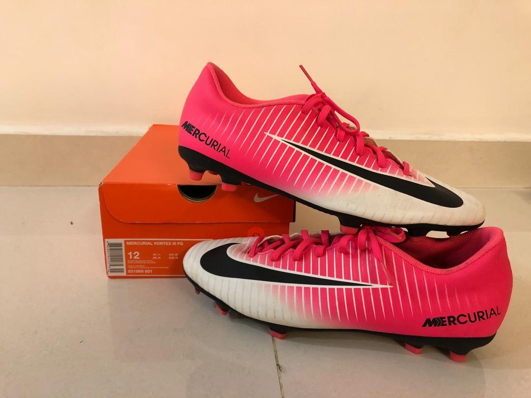 Nike Football boots Size 12, Sports 