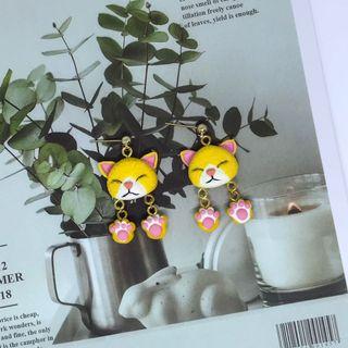*S925*手作療癒瞇眼小貓和牠的肉球耳環 ｜Hand-made polymer clay therapeutic cat and its toe bean earrings