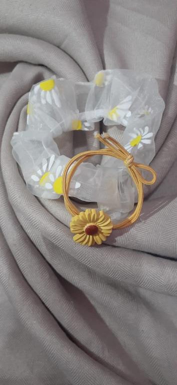 Scrunchies Kunciran Motif Daisy Kuning Fesyen Wanita Aksesoris Di Carousell