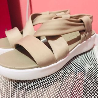 (Category: ) located in . Submitted by prelovedwithloveeeee (Listing ID 1029476988, Image 1). Description: .