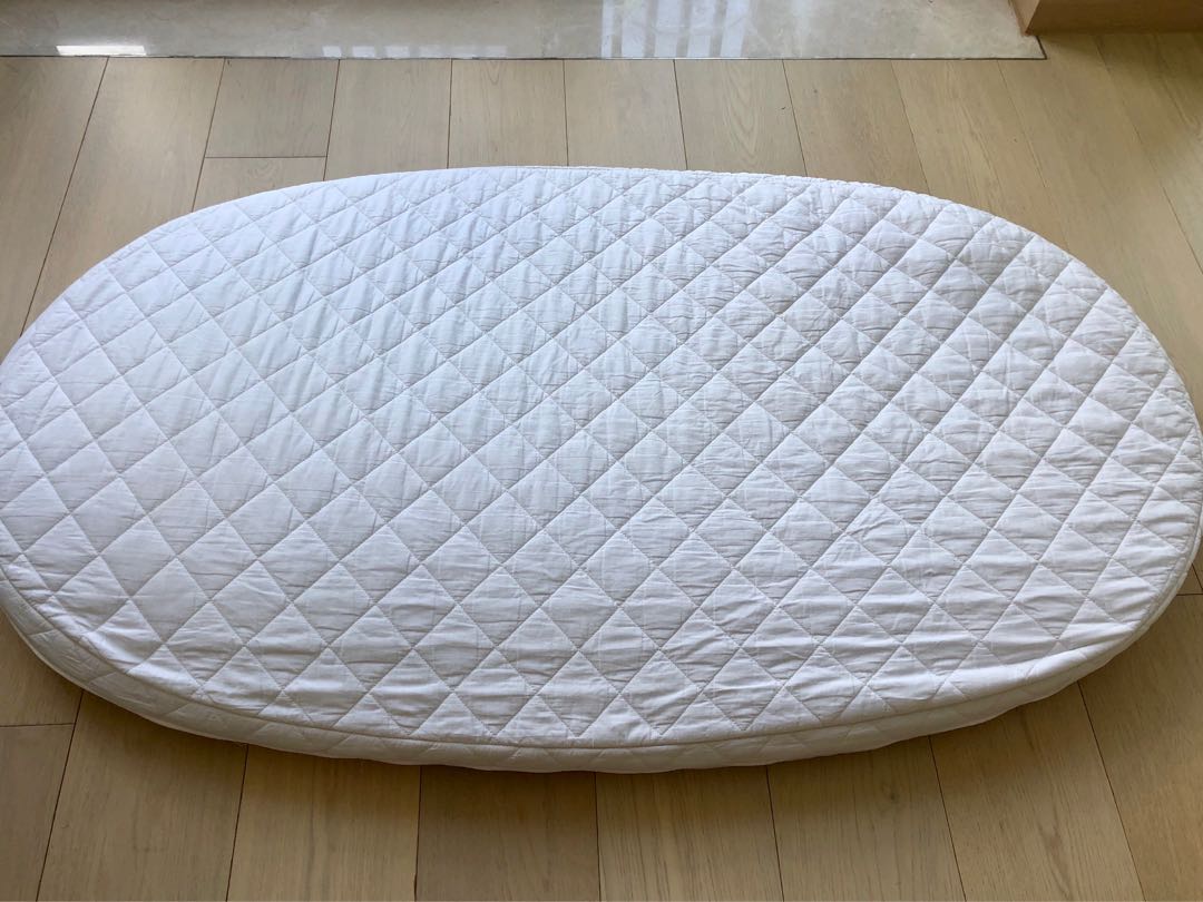 Stokke Sleepi Foam Mattress with cover + Bed bumper, 傢俬＆家居, 傢俬, 床架及床褥