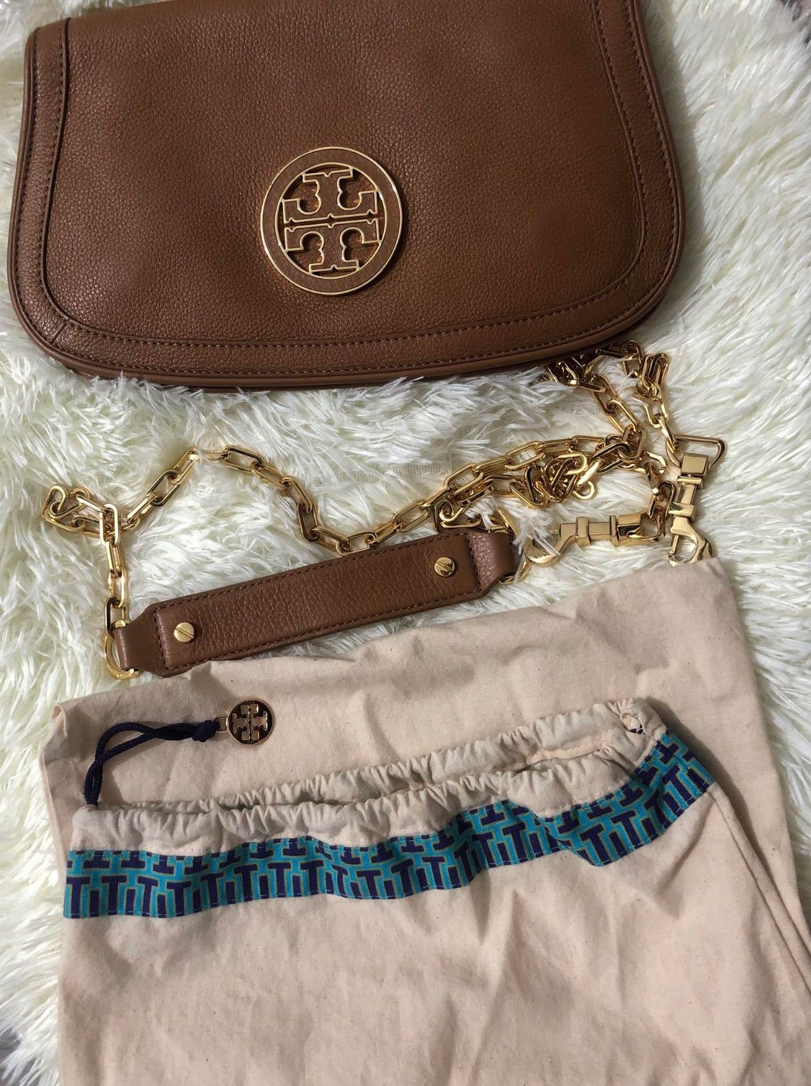 Tory Burch Amanda clutch/sling bag, Women's Fashion, Bags & Wallets,  Cross-body Bags on Carousell
