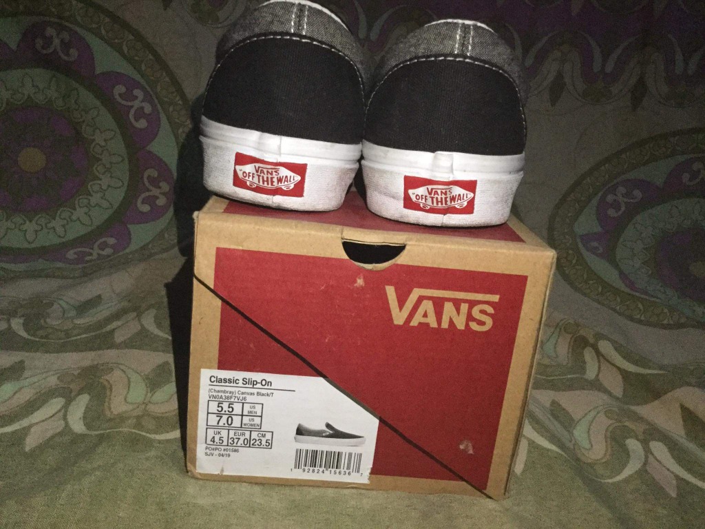 vans classic slip on chambray