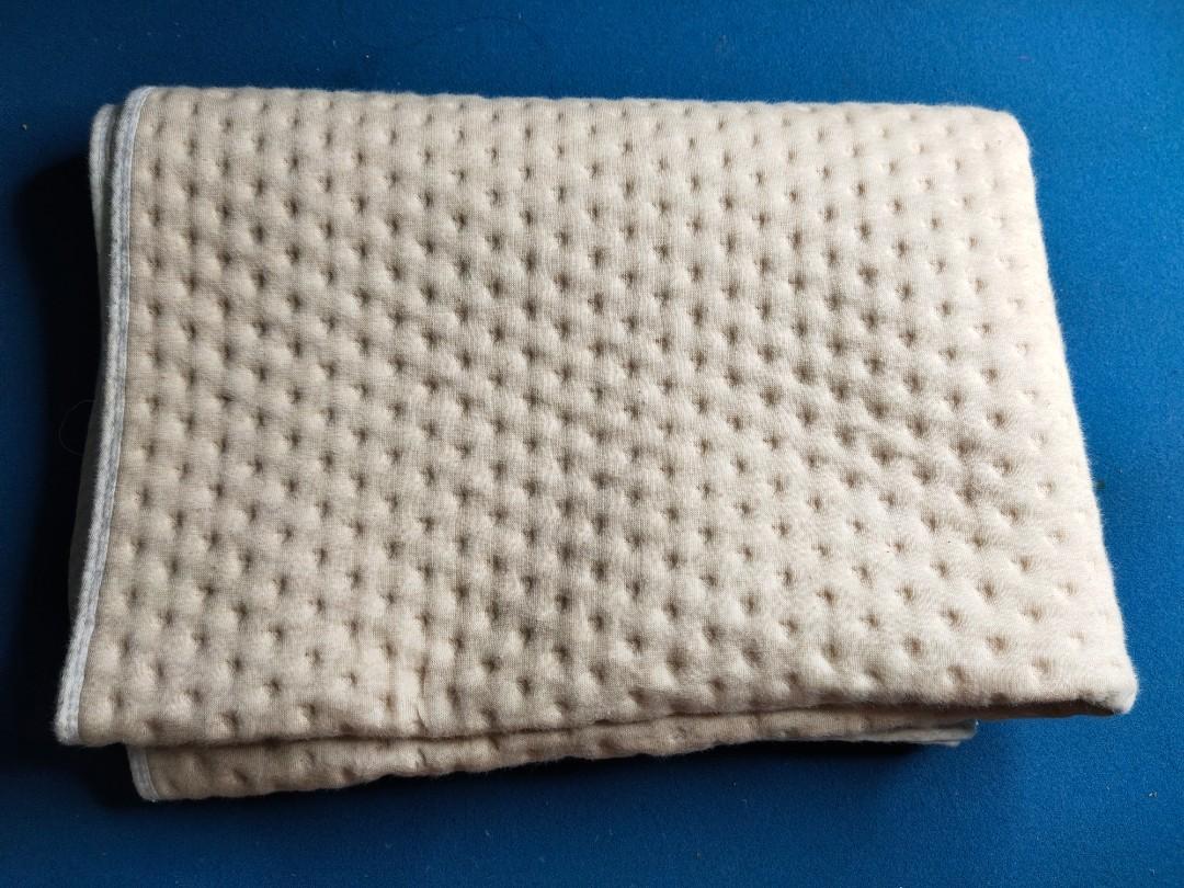 Waterproof blanket (Category: Changing Mats & Accessories) located in Quezon City. Submitted by mitchabrio (Listing ID 1029429249, Image 2). Description: waterproof blanket for potty training kids cotton on one side waterproof material on one side.