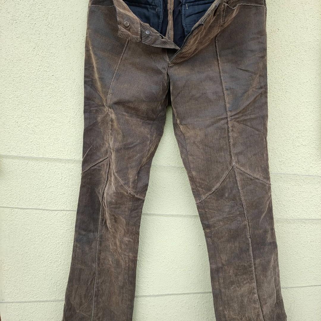 Les hommes jeans sales