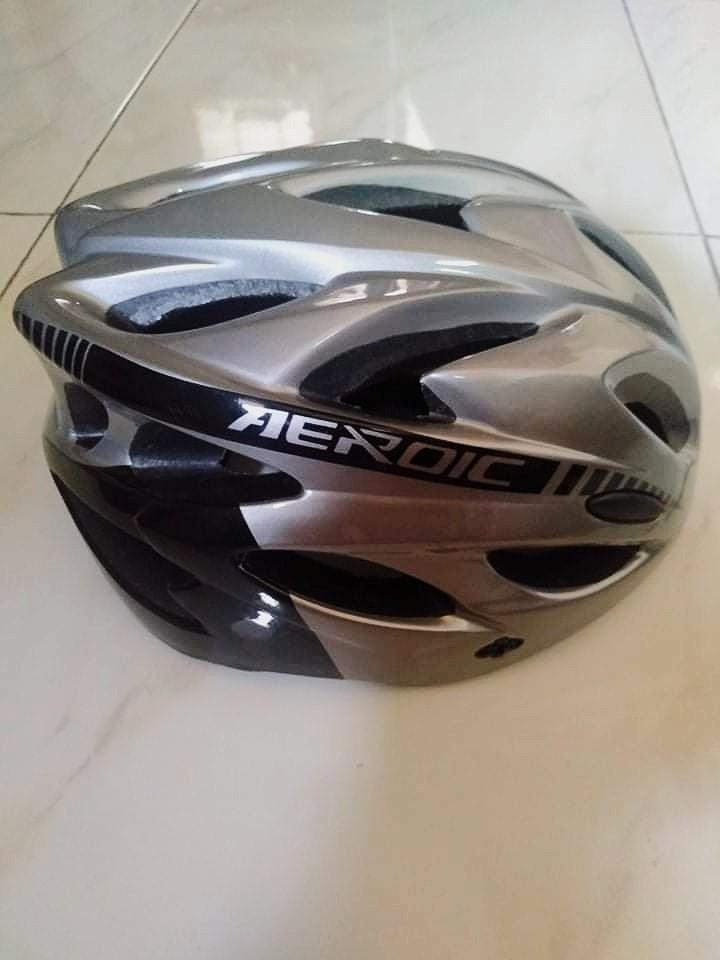 Aeroic helmet with light clearance