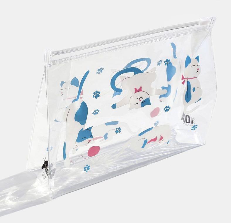 AOA clear makeup pouch - playful kittens (Category: Makeup) located in Manila. Submitted by beisebastian (Listing ID 1025377500, Image 1). Description: .
