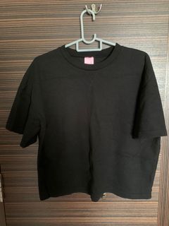 (Category: ) located in . Submitted by secondhand.clothing_ (Listing ID 1025385094, Image 1). Description: .