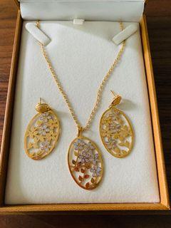 Brand new Necklace & Earring Set