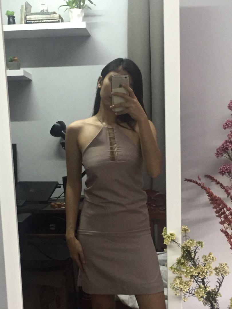 Forever 21 Pink / Old Rose Dress (Category: Dresses) located in Quezon City. Submitted by tin02 (Listing ID 1025341613, Image 1). Description: Selling this super elegant dress from Forever 21! Never used. Bought in Singapore. Super nice quality! Location: Quezon City.