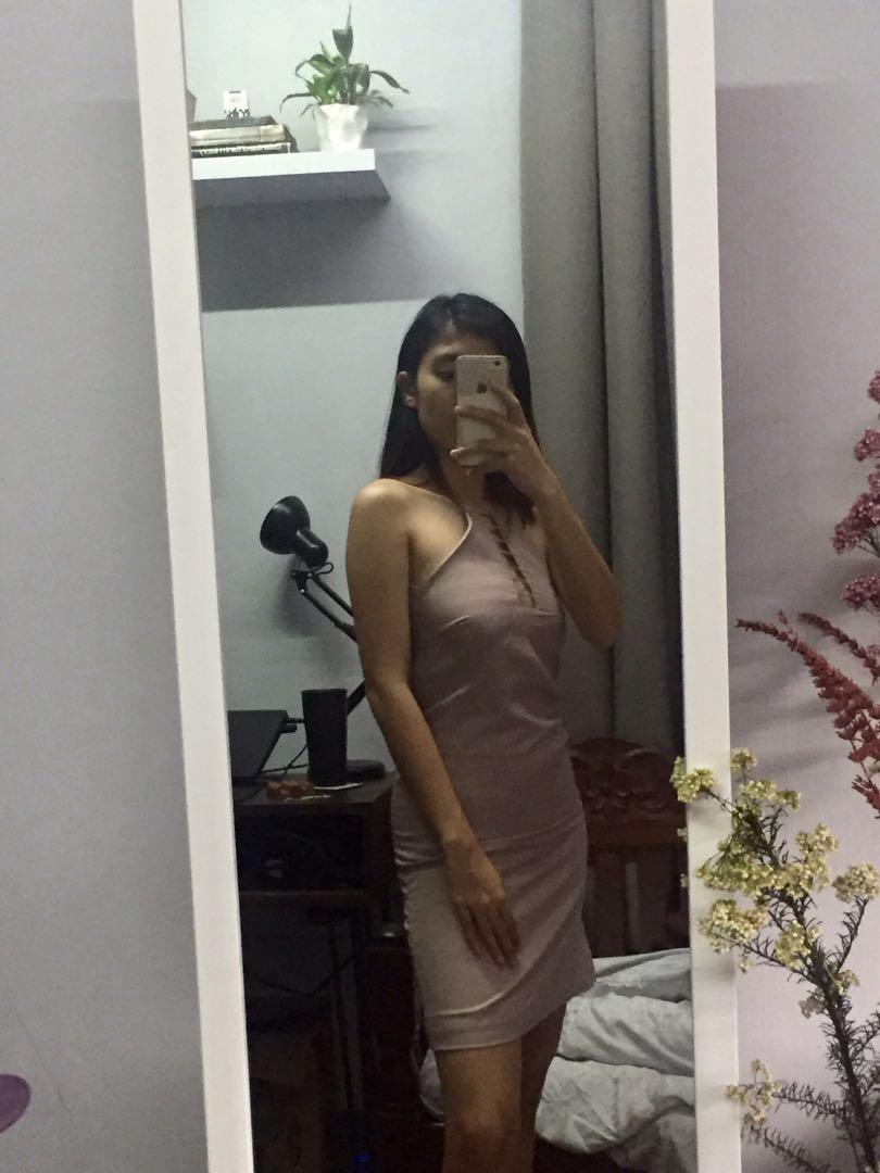 Forever 21 Pink / Old Rose Dress (Category: Dresses) located in Quezon City. Submitted by tin02 (Listing ID 1025341613, Image 2). Description: Selling this super elegant dress from Forever 21! Never used. Bought in Singapore. Super nice quality! Location: Quezon City.