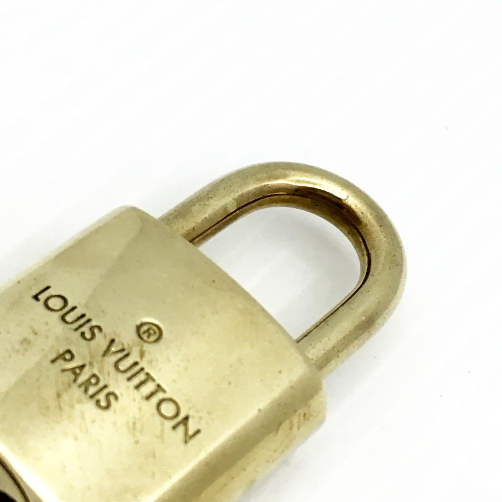 Louis Vuitton Silver silver padlock 449 Silvery Steel ref.316306