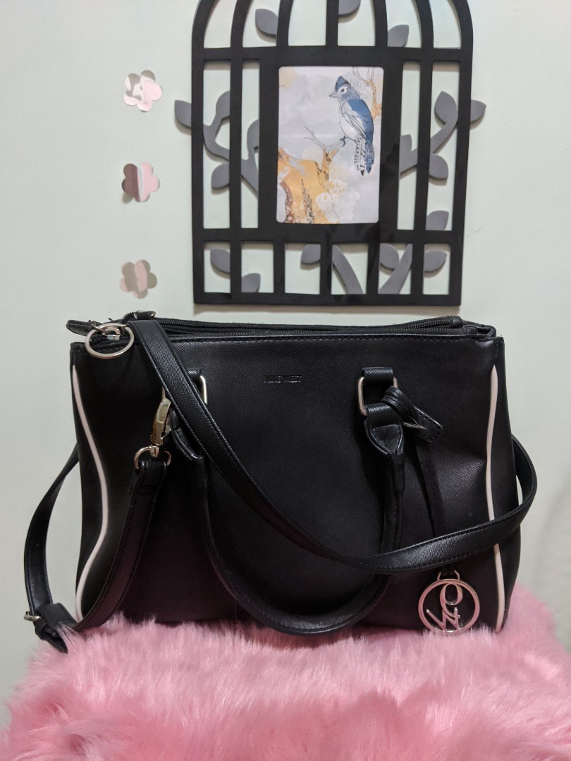 nine west black handbag