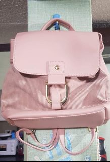 (Category: ) located in . Submitted by cjapparel (Listing ID 1025470281, Image 1). Description: .