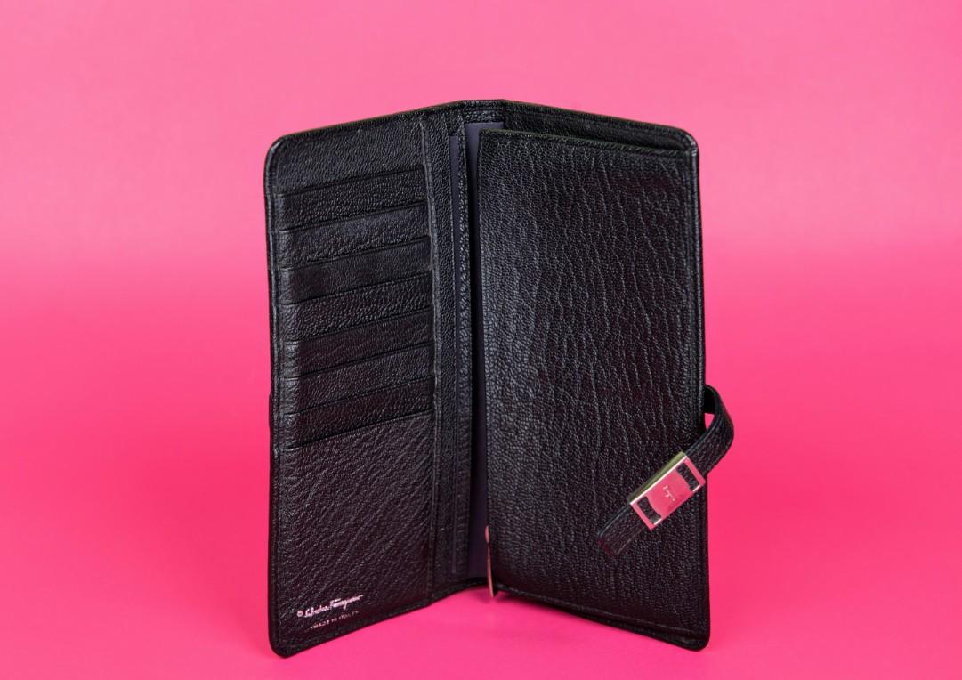 Salvatorre Ferragamo Wallet (Category: Luxury Bags & Wallets) located in Las Pinas. Submitted by destineshoppe (Listing ID 1025518556, Image 2). Description: Salvatorre Ferragamo Wallet (BEFORE: 30,000php) NOW: 7,999php Pre-Owned In good condition.