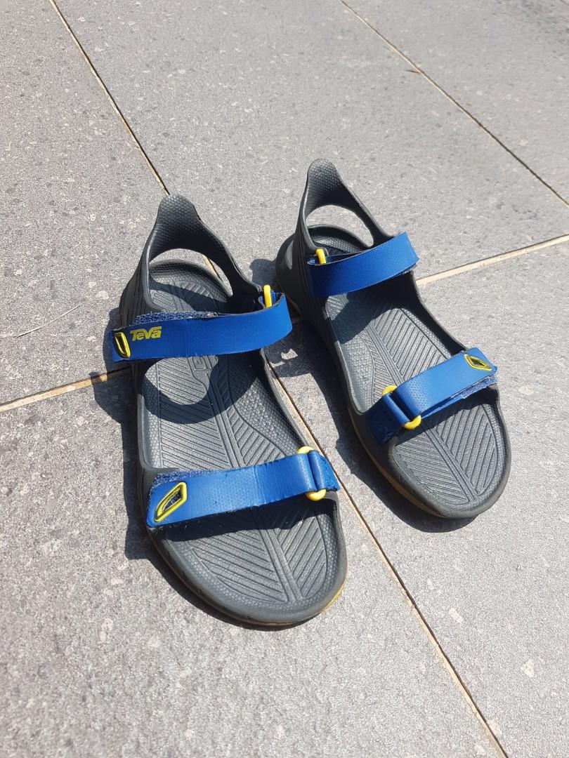 teva kids slippers
