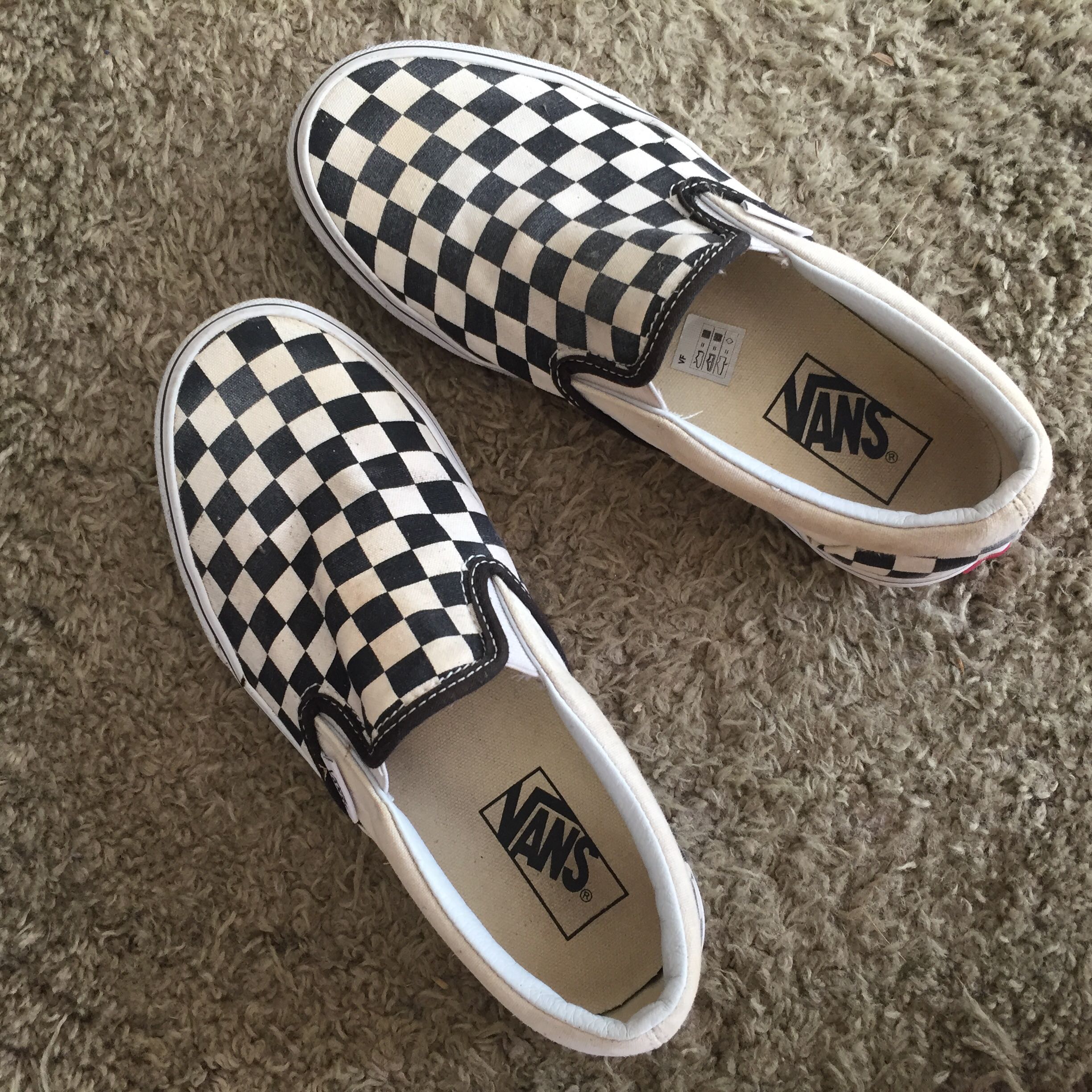 vans checkered slip ons black