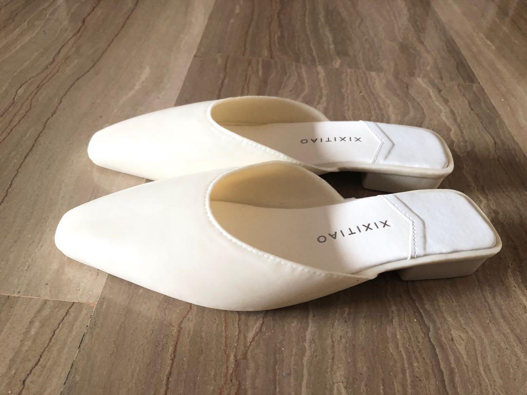 White slip on best sale flats