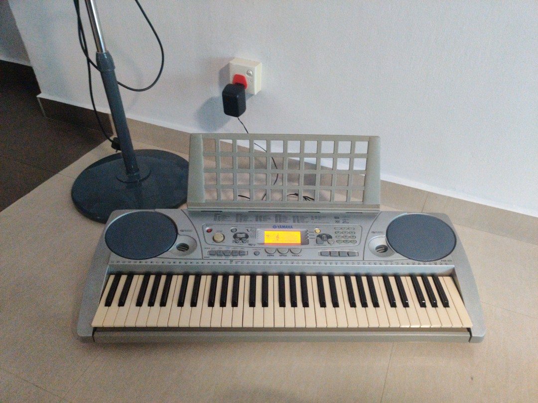Yamaha Keyboard PSR 275, Music & Media, Music Instruments on Carousell