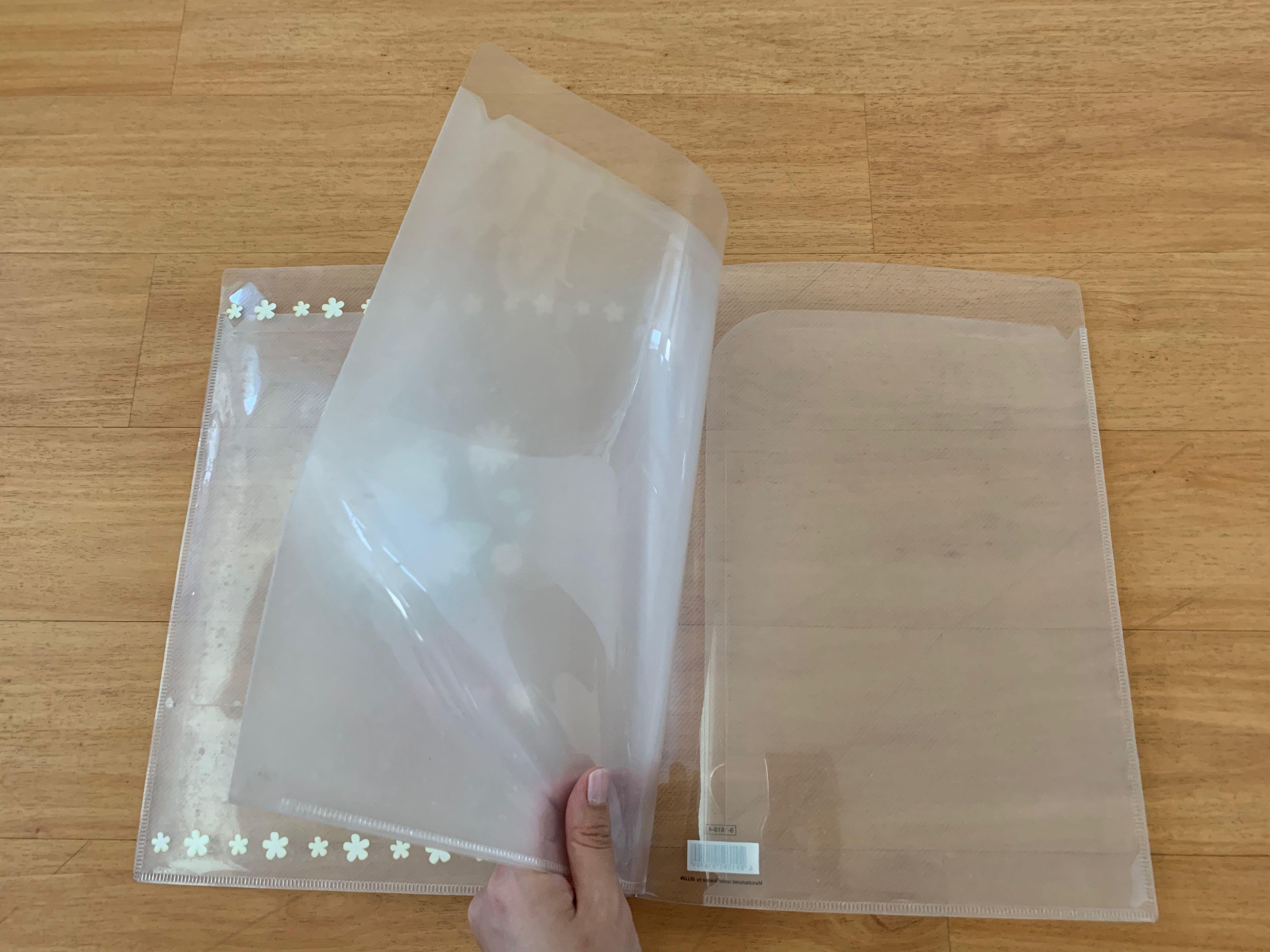 A4 folder with multiple pockets （分類：旅遊 - 旅行必需品及用品）位於 Hong Kong。 由 formidablehannah 提交（商品編號 1029762879，圖片 3）。簡介： Meet up can be anywhere along the Tsuen Wan line. If you were interested in other folders on my other posts, do let me know, I will make a discount!。