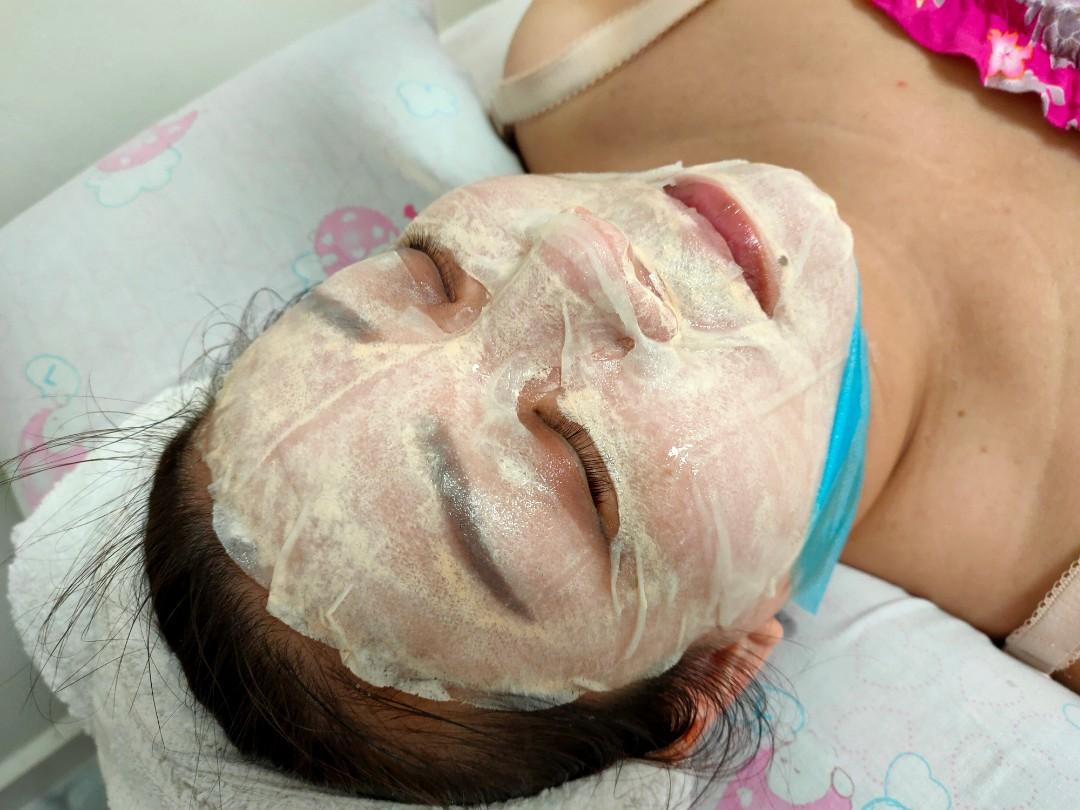 BB GLOW TREATMENT (Category: Makeup) located in Singapore. Submitted by lashes_ashes (Listing ID 1029775492, Image 1). Description: Have you tried the latest KOREAN BB WATERSHINE/BB Glow which gives you flawless skin when you wake up? It is now available at $68 (up $88). No pain, no downtime, immediate results after 1 session! Procedures: 1. Preparation step: Double cleansing + Scrub 2. Conditioning step: hydrating with EMS, LED RED light to Mass