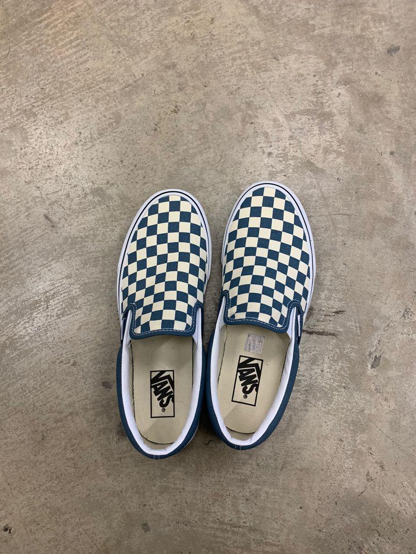 Blue vans with checkerboard rim clearance