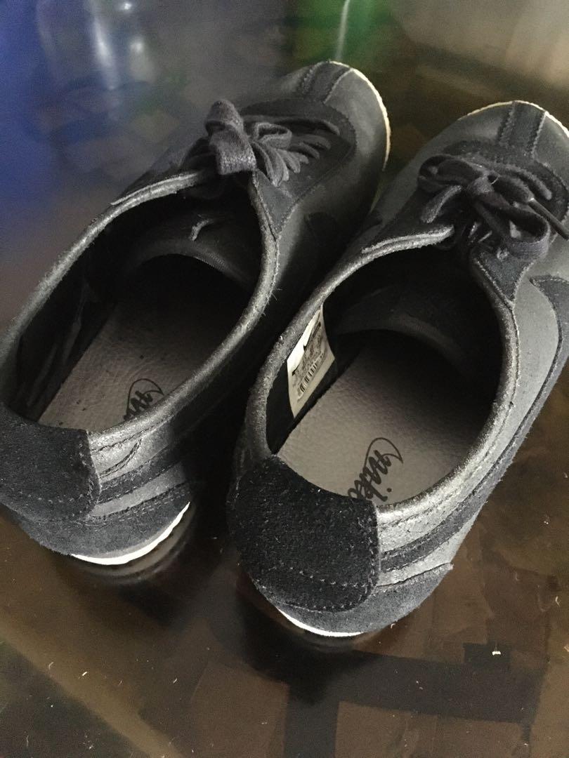 Cortez nike (Category: Sneakers) located in Makati City. Submitted by rizir (Listing ID 1026070680, Image 3). Description: Selling nike cortez in leather swede material. Still in very good condition, no issue whatsoever. Thanks! Respect!.