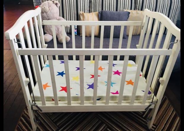 Brand discount new crib