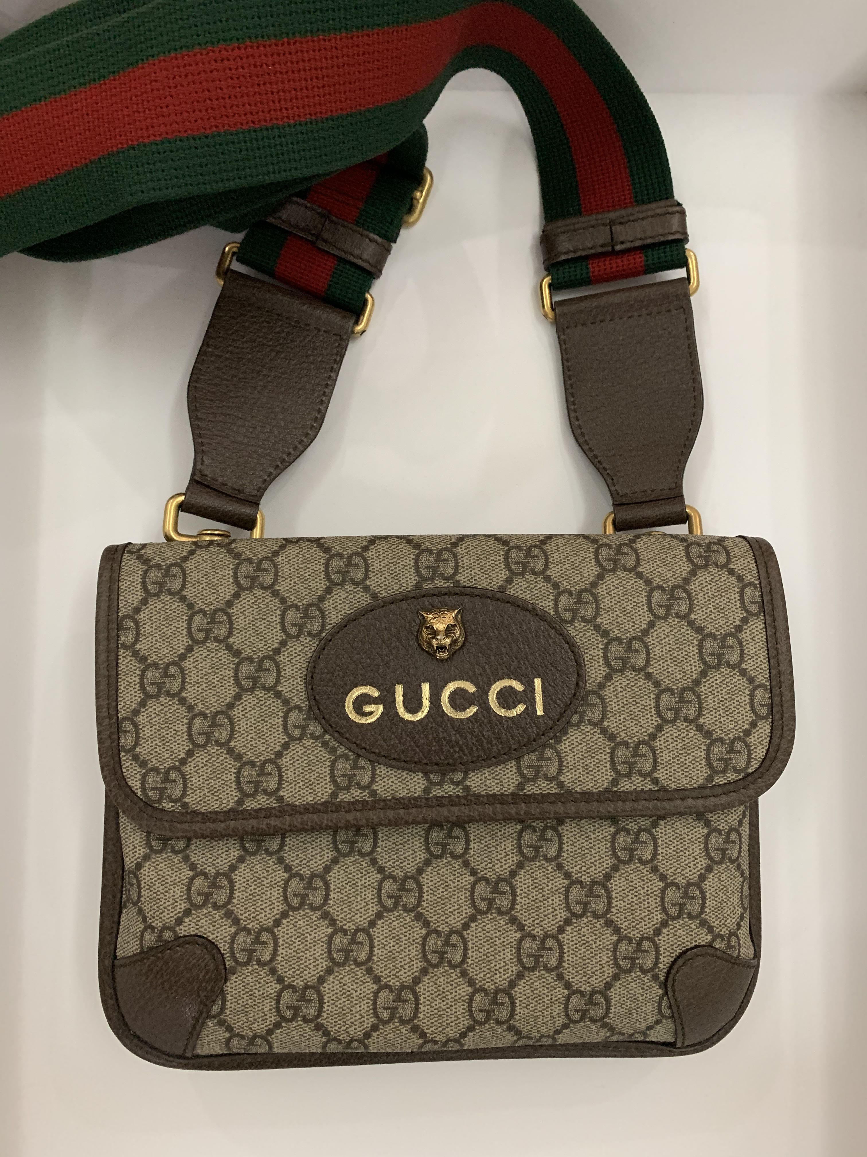 gucci supreme messenger bag
