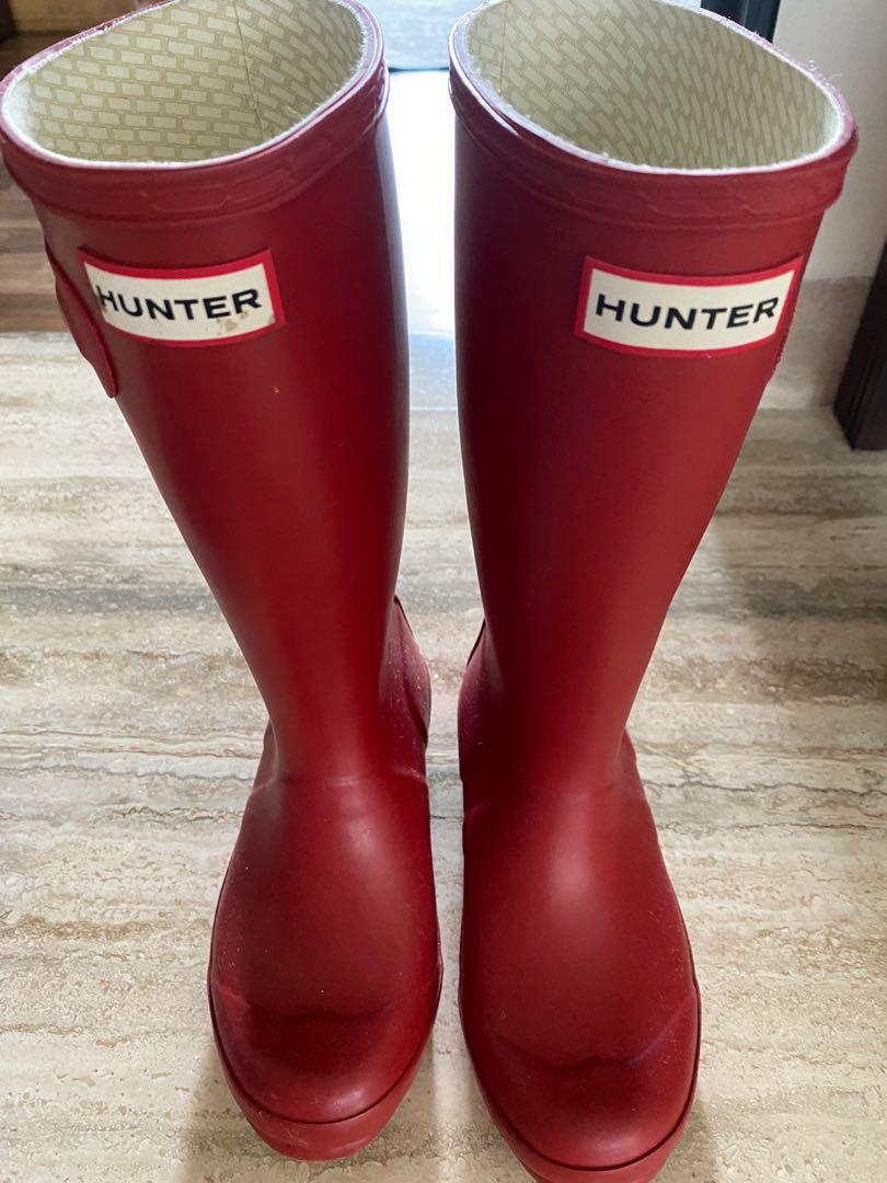stores that sell hunter boots