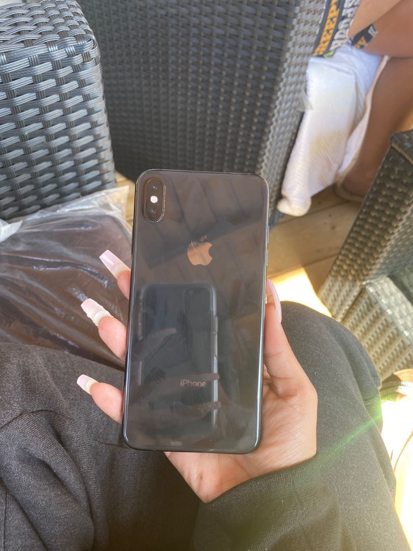 iPhone XS Max 64GB, 10/10 condition (less than 1yr old!!)