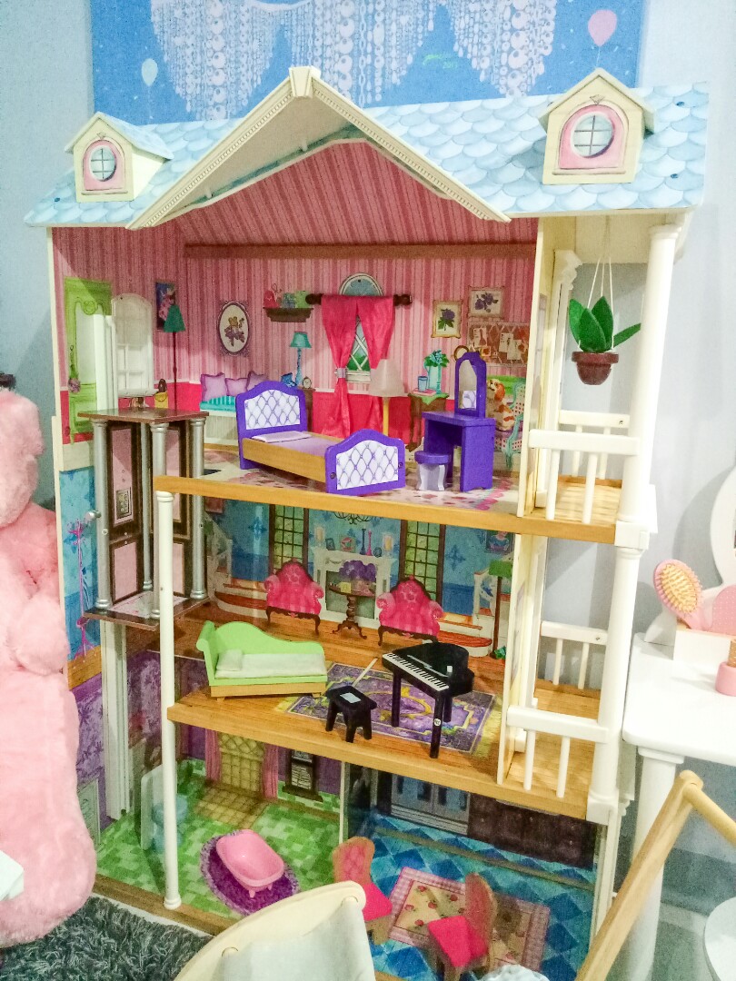 kidkraft wooden dollhouse