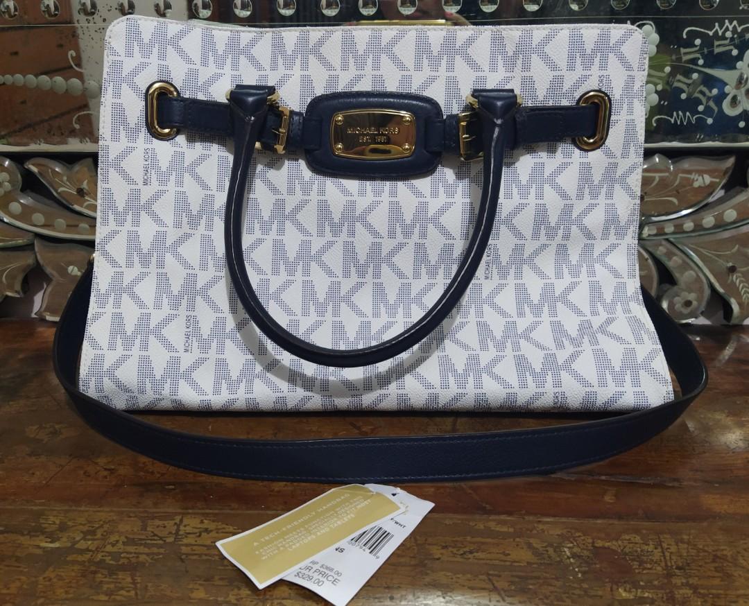 Michael Kors Hamilton LG EW Tote (Category: Luxury Bags & Wallets) located in Paranaque City. Submitted by dhanbei (Listing ID 1029815242, Image 1). Description: Authentic Michael Kors Hamilton Seldomly used (Almost new pa) Very clean meaning walang stain No flaws With tags Open for offers Free to message me for more inquiry ☺️☺️.