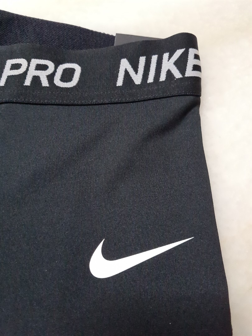 Original Nike Slimfit hyperwarm leggings Small, Men's Fashion, Activewear  on Carousell