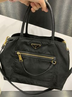 (Category: ) located in . Submitted by mini_wardrobe (Listing ID 1029755111, Image 1). Description: .