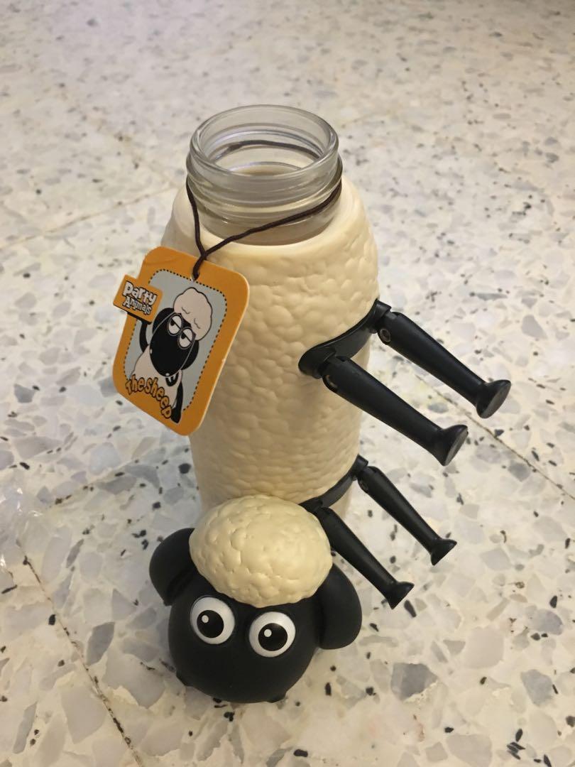 Shaun The Sheep Water Bottle, Hobbies & Toys, Collectibles & Memorabilia, Fan Merchandise on