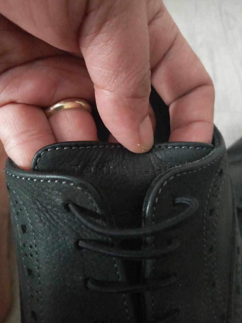 tommy finger shoes