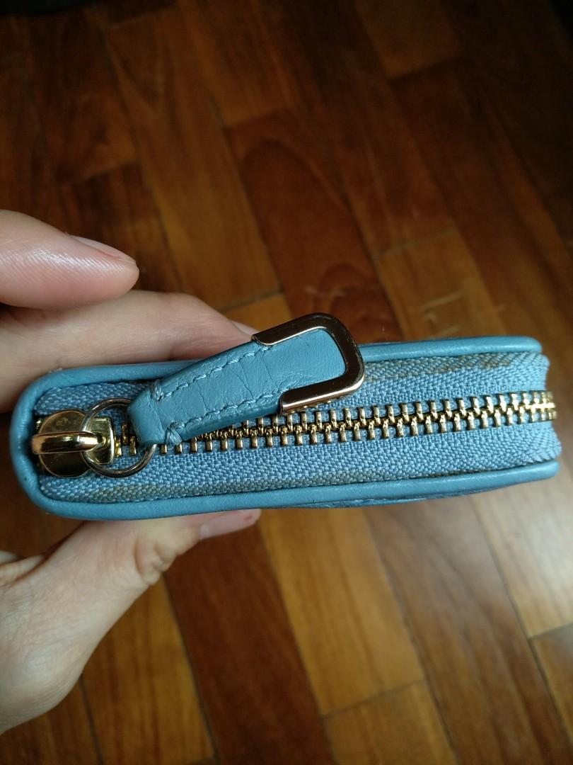Wallets (Category: Wallets & Card Holders) located in Singapore. Submitted by yong76 (Listing ID 1029669296, Image 5). Description: condition 8/10.