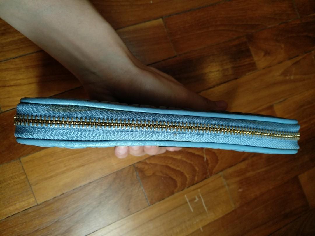 Wallets (Category: Wallets & Card Holders) located in Singapore. Submitted by yong76 (Listing ID 1029669296, Image 4). Description: condition 8/10.