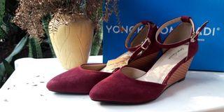 Yongki Komaladi Maroon Wedges