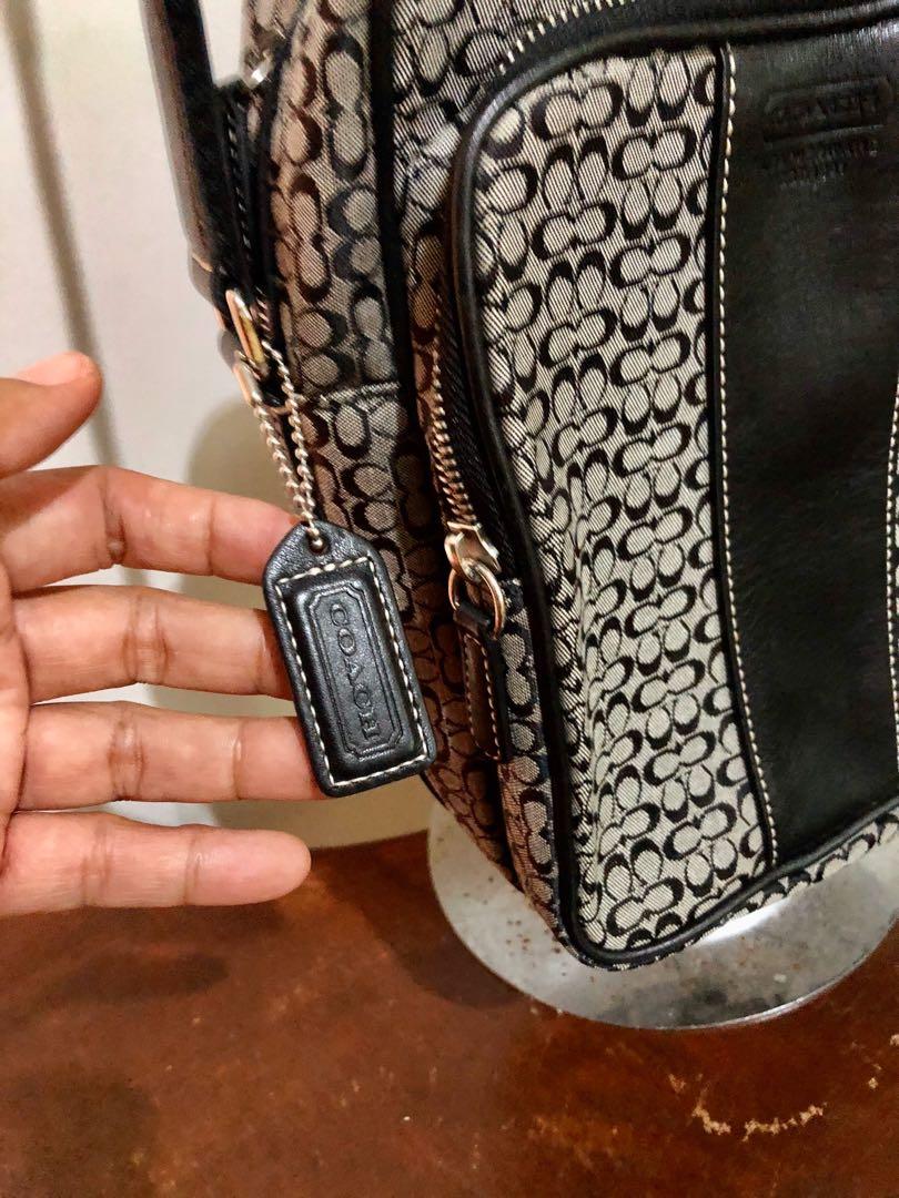 auth COACH sling bag bodybag (Category: Sling Bags) located in Bulacan. Submitted by young.mind (Listing ID 1029895714, Image 3). Description: authentic COACH sling bag like new open for swap to iwatch or offer .