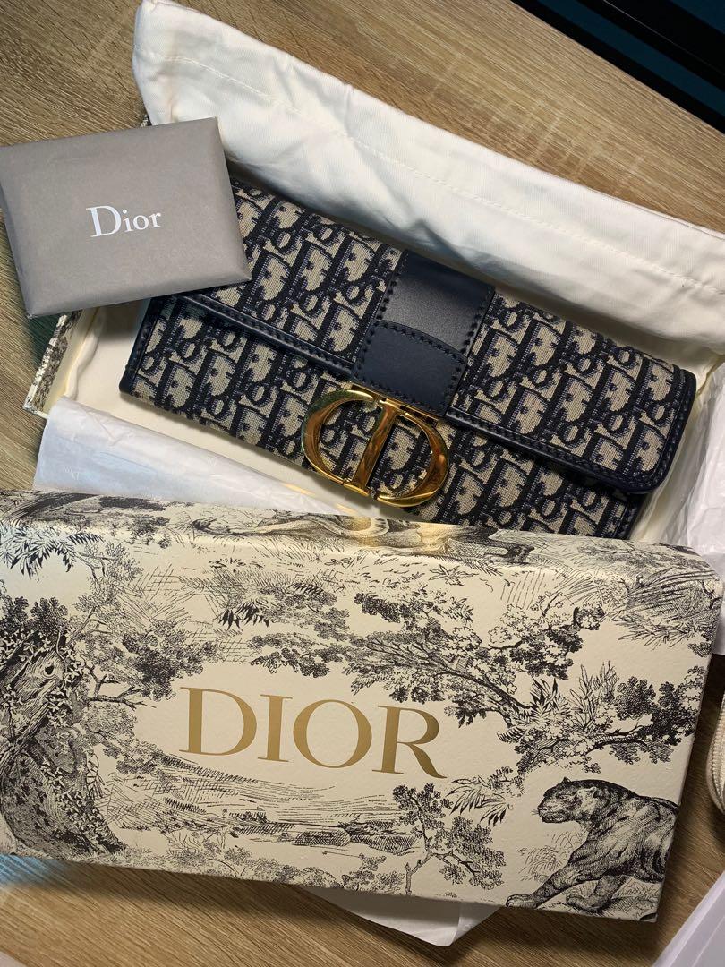 Blue Dior Oblique Jacquard Dior 30 montaigne pouch, Women's Fashion, Bags &  Wallets, Purses & Pouches on Carousell