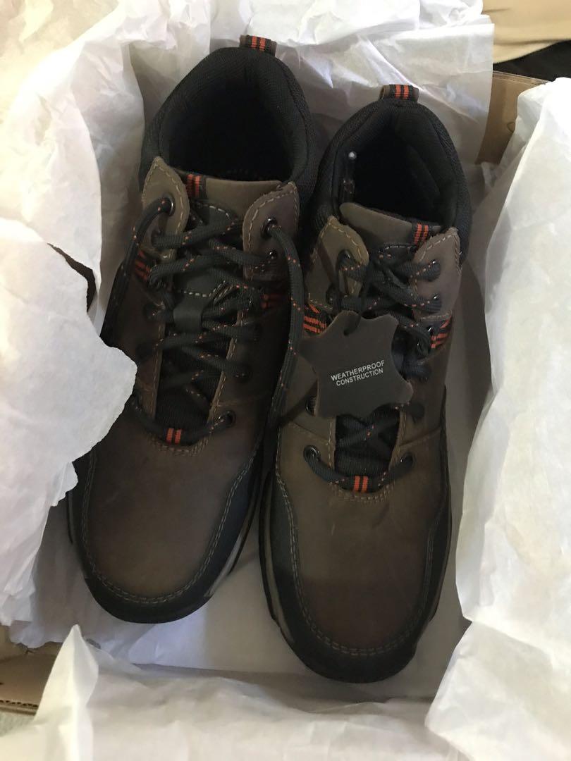 clarks womens waterproof walking shoes