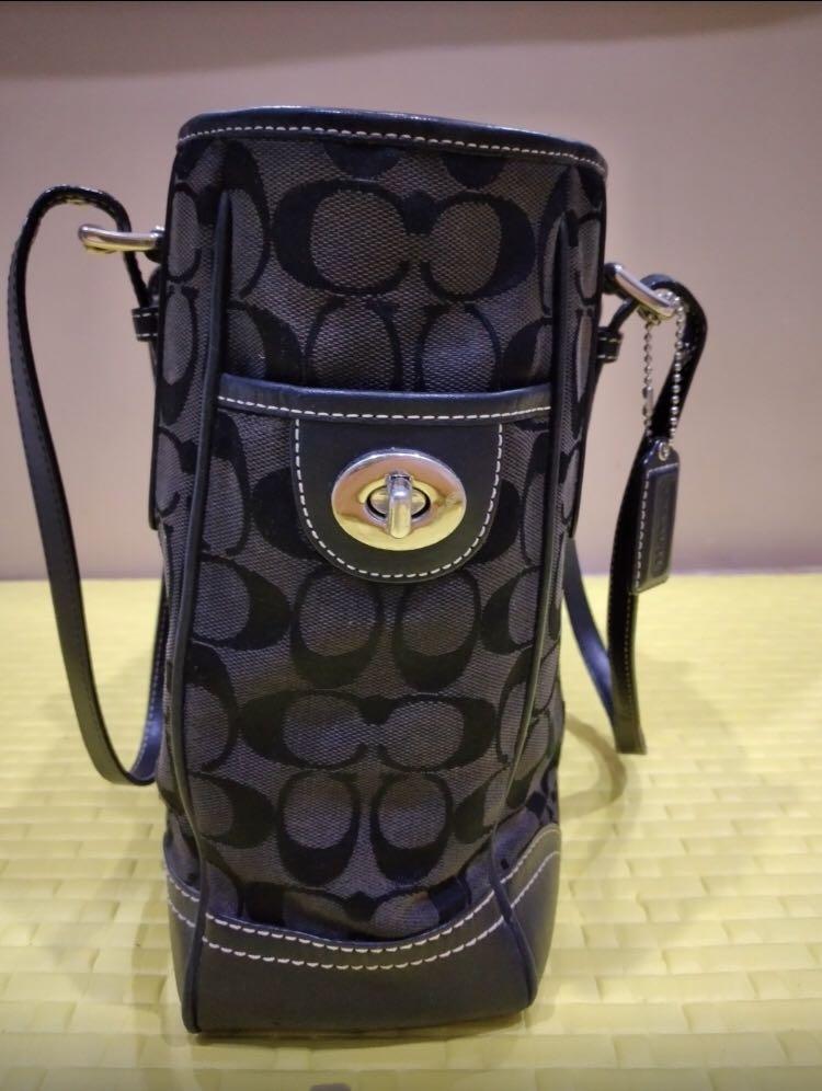 Coach Women’ Bag (Category: Luxury Bags & Wallets) located in Bugallon. Submitted by h_b_p (Listing ID 1030018764, Image 3). Description: Coach handbag Used but not abused Pangasinan area 09173030332 Authentic Black Presentable.